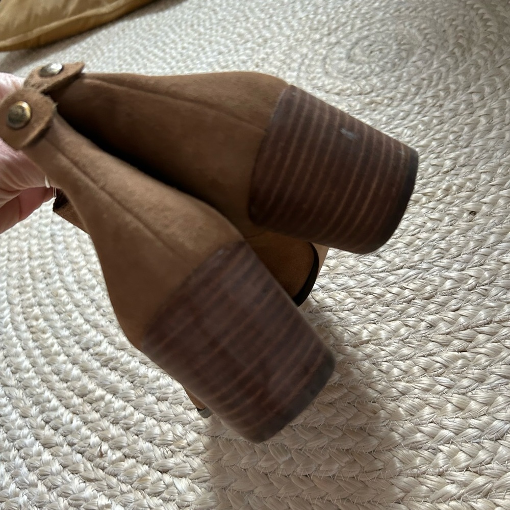 Anne Klein booties boots women’s suede leather upper ankle heel 8 beige tan li - Picture 3 of 10